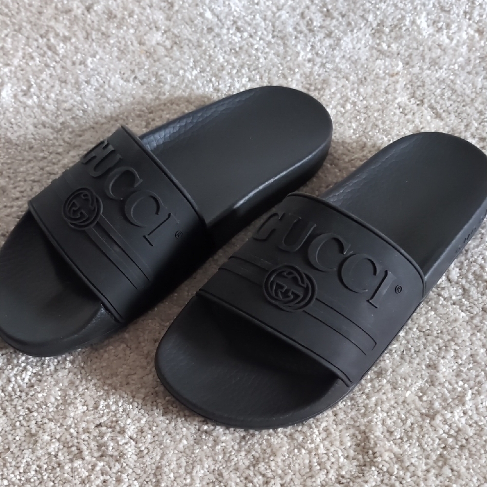 Gucci Black Rubber Logo Slide Sandals - Picture 2 of 6